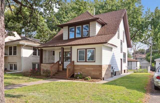 Huge 6 Bedroom Close to St Thomas for June Move In! Gallery 1