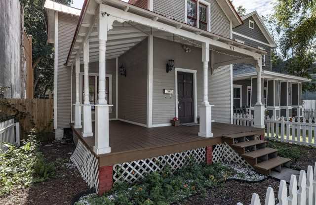 313 E AMELIA AVENUE Gallery 4
