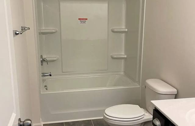 Room in 3 Bedroom Home at Mariners Ct photos photos