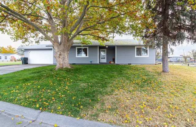 Beautiful Hermiston Home offers a perfect balance of comfort and convenience photos photos