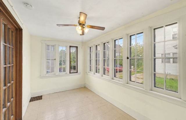 410 Marion Pl NW Apt 1 Gallery 4
