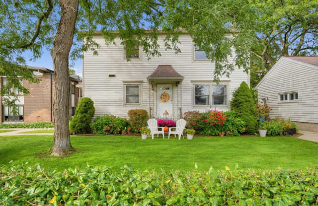 Charming 2BR Condo in Grand Haven Gallery 3