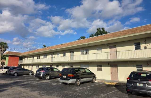 609 S State Road 7 photos photos