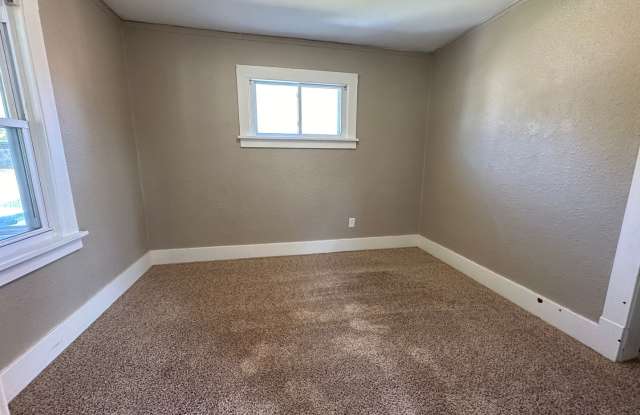 Cozy 2 bedroom house $725 Gallery 4