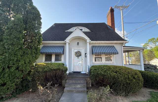 Well maintained 3 bedroom, 1 bath home coming available in June! photos photos