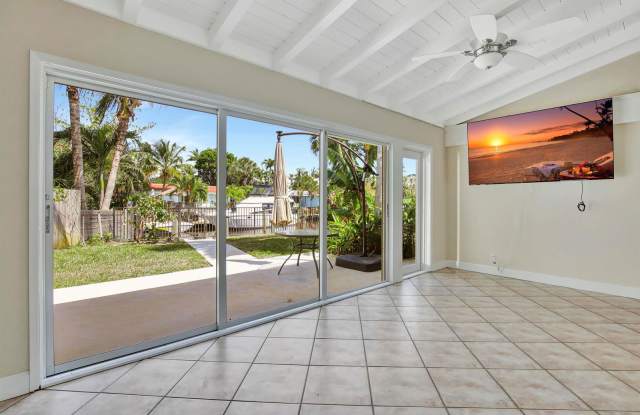 1733 Southwest 5th Court Gallery 3
