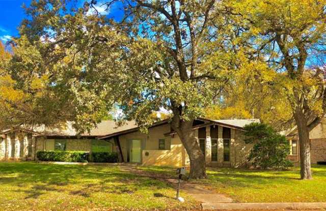 332 Cooper Drive - 332 Cooper Drive, Hurst, TX 76053