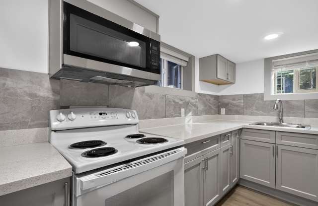4402 Woodlawn Avenue North#3 Gallery 1