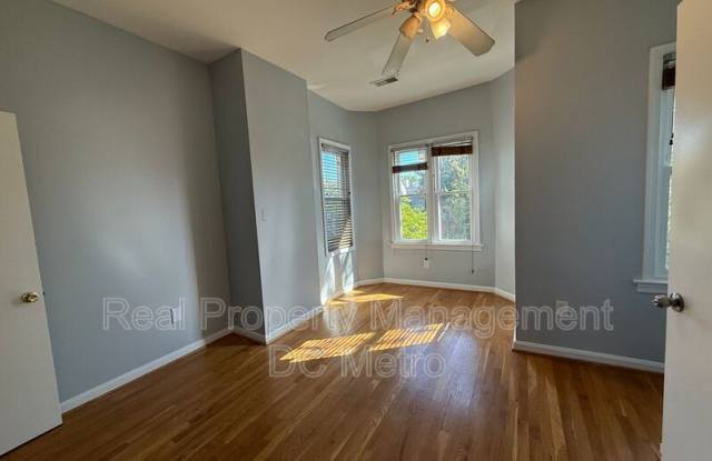 620 7th St NE - 620 7th St NE #A Gallery 4