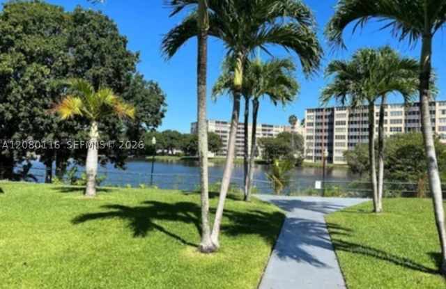 1667 NE Miami Gardens Dr Gallery 1