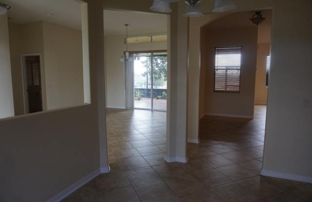 Gorgeous 5x4 home in gated community Gallery 4