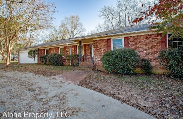 409 Howell Road - 409 Howell Road, Wade Hampton, SC 29615
