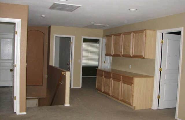 ++HALF MONTH FREE RENT ++ Gorgeous 4 Bed 3 Car garage home in North Peoria Gallery 4