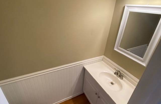 2 bedroom 1.5 bath  The Cloister Condominium Gallery 3