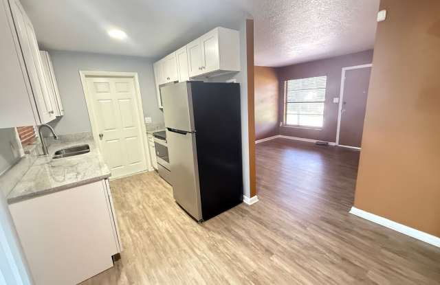 MALIBU GROVES - 3 Bed 2 Bath Gallery 3