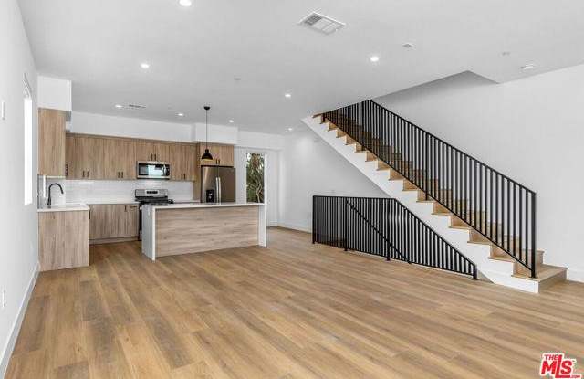 5722 Fulcher Avenue - 5722 Fulcher Avenue, Los Angeles, CA 91601