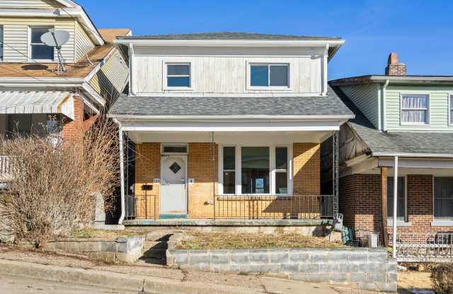 3 Bed/1 Bath Home - Central AC, 2nd Floor Laundry - Available September 10th! photos photos 3 Bed/1 Bath Home - Central AC, 2nd Floor Laundry - Available September 10th! photos photos