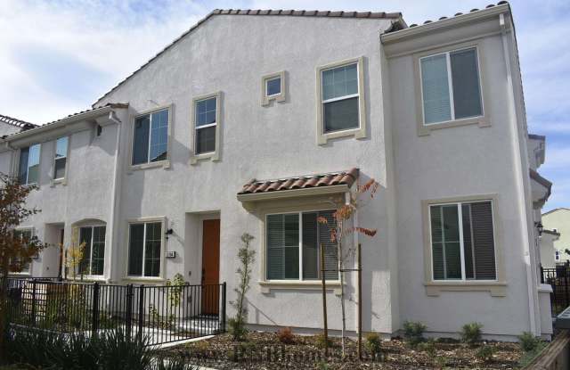 5301 E Commerce Way Unit 53104 photos photos