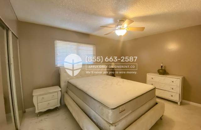 8233 Fallbrook Avenue, West Hills Gallery 4