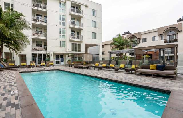 Desmond at Wilshire photos photos