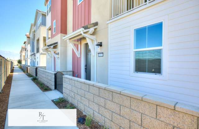 Brand New Modern Home in Eastvale– Stylish  Energy-Efficient photos photos