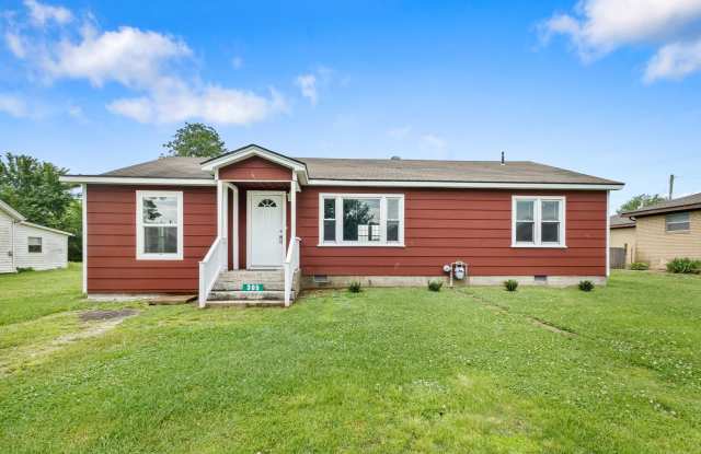 3 Bed, 2 Bath Home Available in May! photos photos