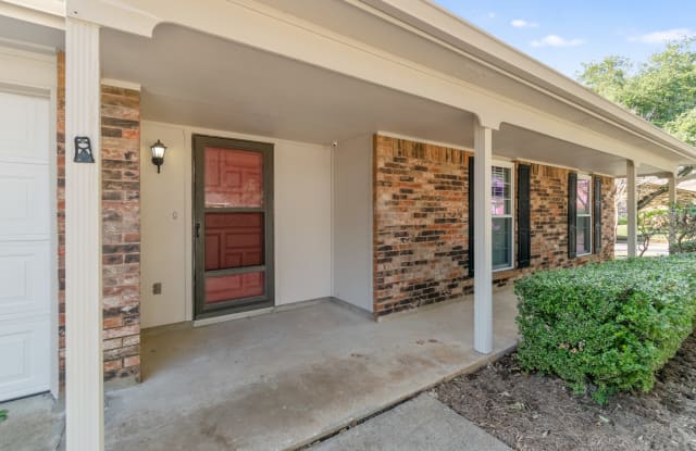 2600 Creekview Drive - 2600 Creekview Drive, Arlington, TX 76016