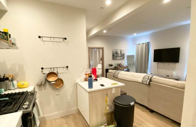 Charming 4 Bedroom--No Broker Fee photos photos