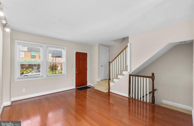 4306 NEWPORT AVENUE Gallery 2
