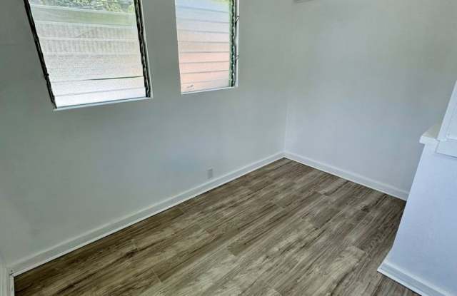 Studio unit w/ all utilities included in Kalihi Valley! Gallery 4