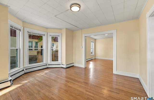 31 Wolcott Avenue Gallery 2