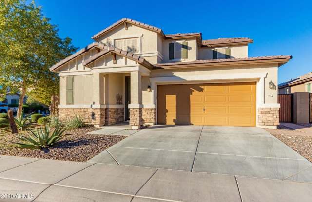 Stunning 3 bedroom plus Den with 2.5 bathrooms. Come, show  rent today!!! End property!!! Good yard!!! photos photos