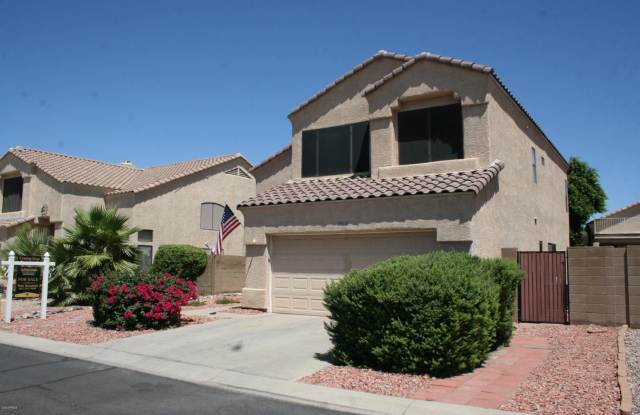 Charming 3 Bed 2.5 Bath Home in Gated Community in North Phoenix Gallery 4