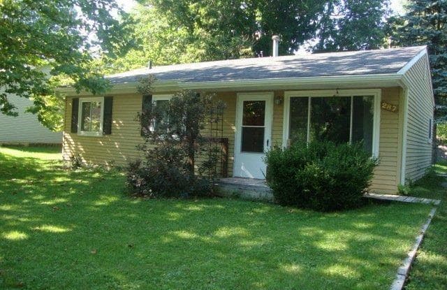 287 GLENMOOR Street - 287 Glenmoor St, Whitmore Lake, MI 48189