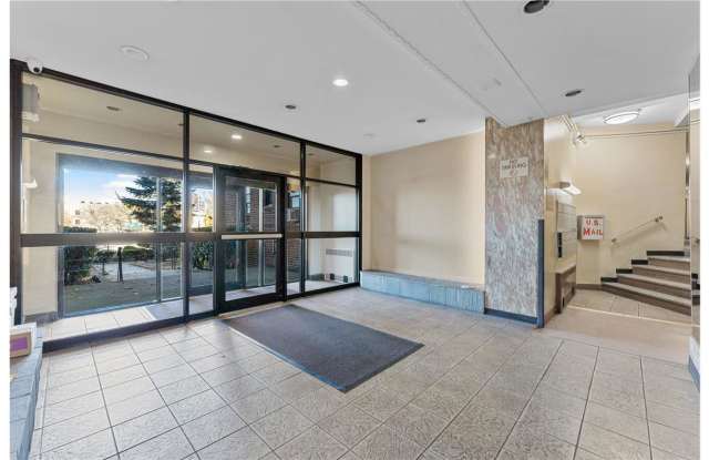 350 Merrick Road Gallery 2
