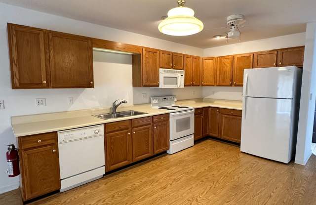 2 bedroom / 2.5 bathroom *UNFURNISHED* condo in the heart of Fairfield Glade, just steps from Lake Catherine. photos photos