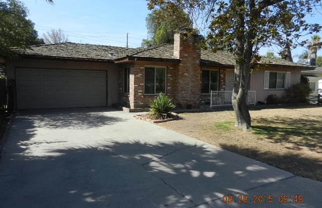 2439 West Vassar Drive - 2439 West Vassar Avenue, Visalia, CA 93277