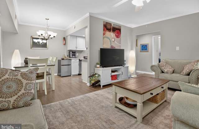 11645 STONEVIEW Square Gallery 1