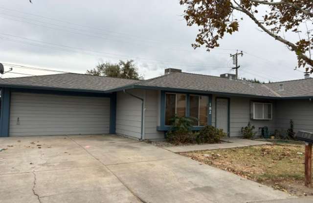 Charming 2 bedroom, 2 bath, duplex in Tracy Ca! Gallery 1