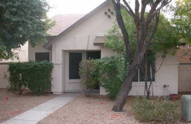 NICE 3 BED, 2 BATH HOME LOCATED NEAR 67TH AVE  BELL RD photos photos