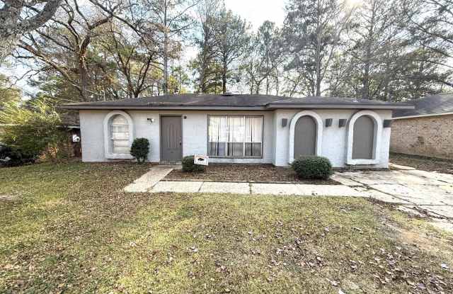 ** 3 Bed 2 Bath located in Regency Park ** Call 334-366-9198 to schedule a self showing photos photos