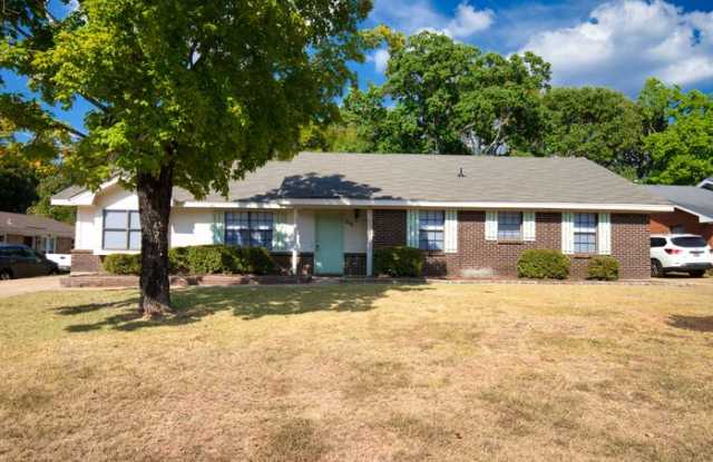 216 Azalea Drive - 216 Azalea Drive, Millbrook, AL 36054