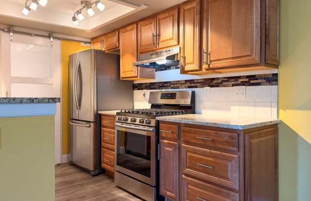 Updated 2-bedroom, 2-bath condo in Aurora! Gallery 1