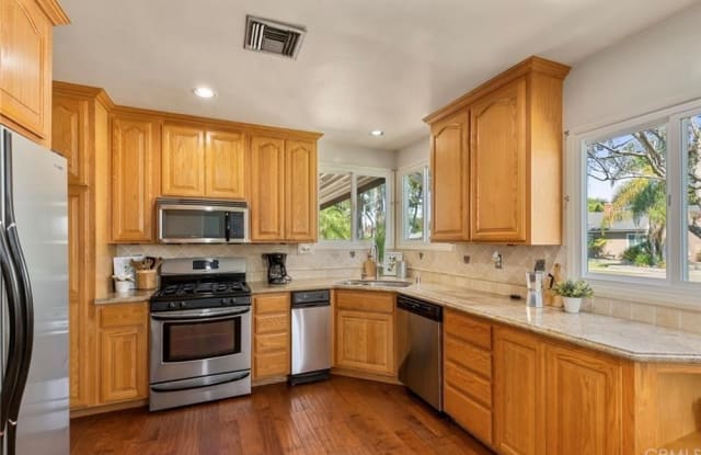 500 W Hill Avenue - 500 West Hill Avenue, Fullerton, CA 92832