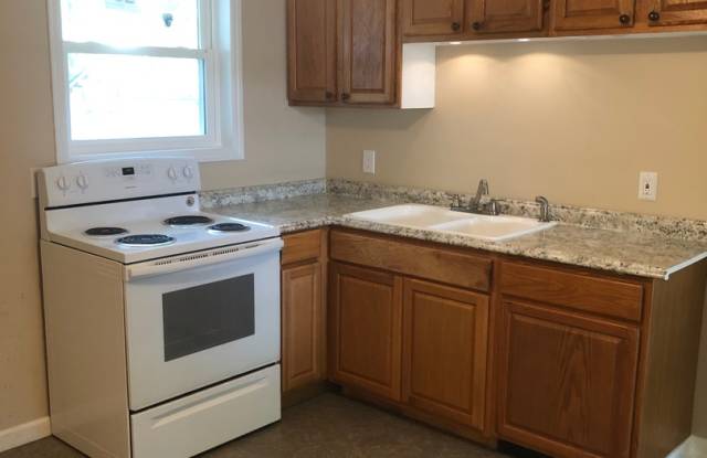2 Bedroom Home Close to Gate City Blvd! Gallery 3