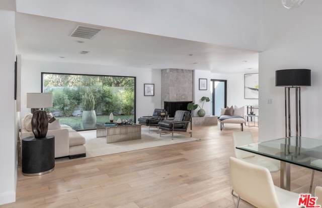 2511 BENEDICT CANYON Drive Gallery 2