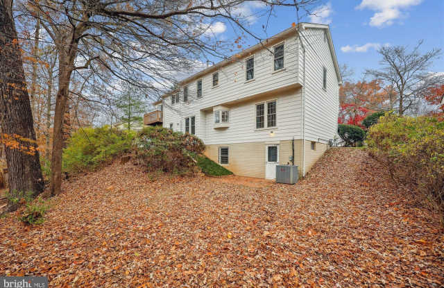 8112 PAISLEY PLACE Gallery 2