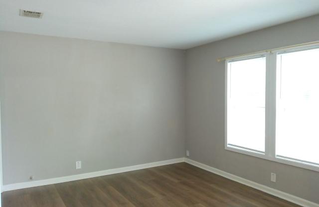 1046 Chamberlain - 2/Bed 1/Bath - $1500/month Gallery 3