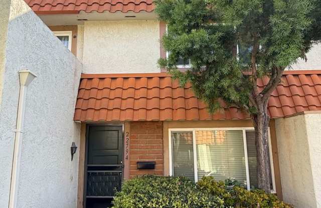 **Coming Soon** Upgraded Lake Forest Condo with Garage 2 Bed | 1.5 Bath | 1020 SF photos photos