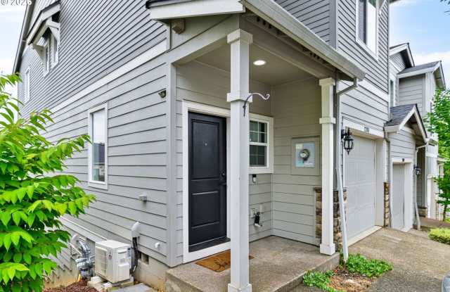 Beautiful 4-Bedroom End-Unit Townhome in the Heart of Happy Valley with Two Living Areas, Private Deck & Fenced Backyard Gallery 3